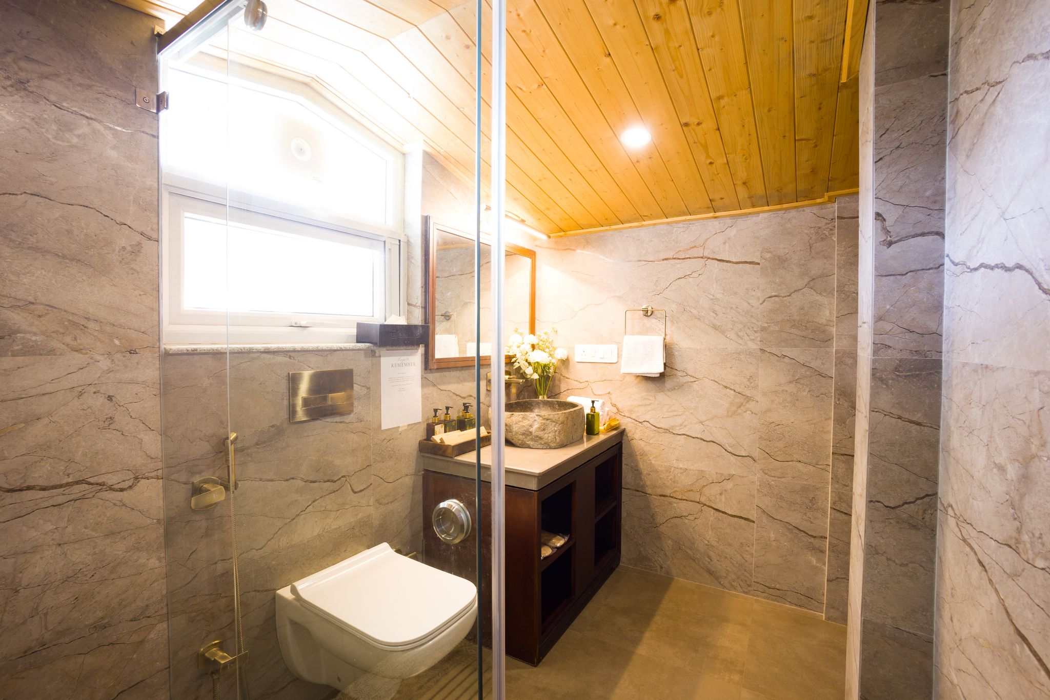 ELIVAAS CliffSide - 3BHK Plus Attic Villa with Scenic Views