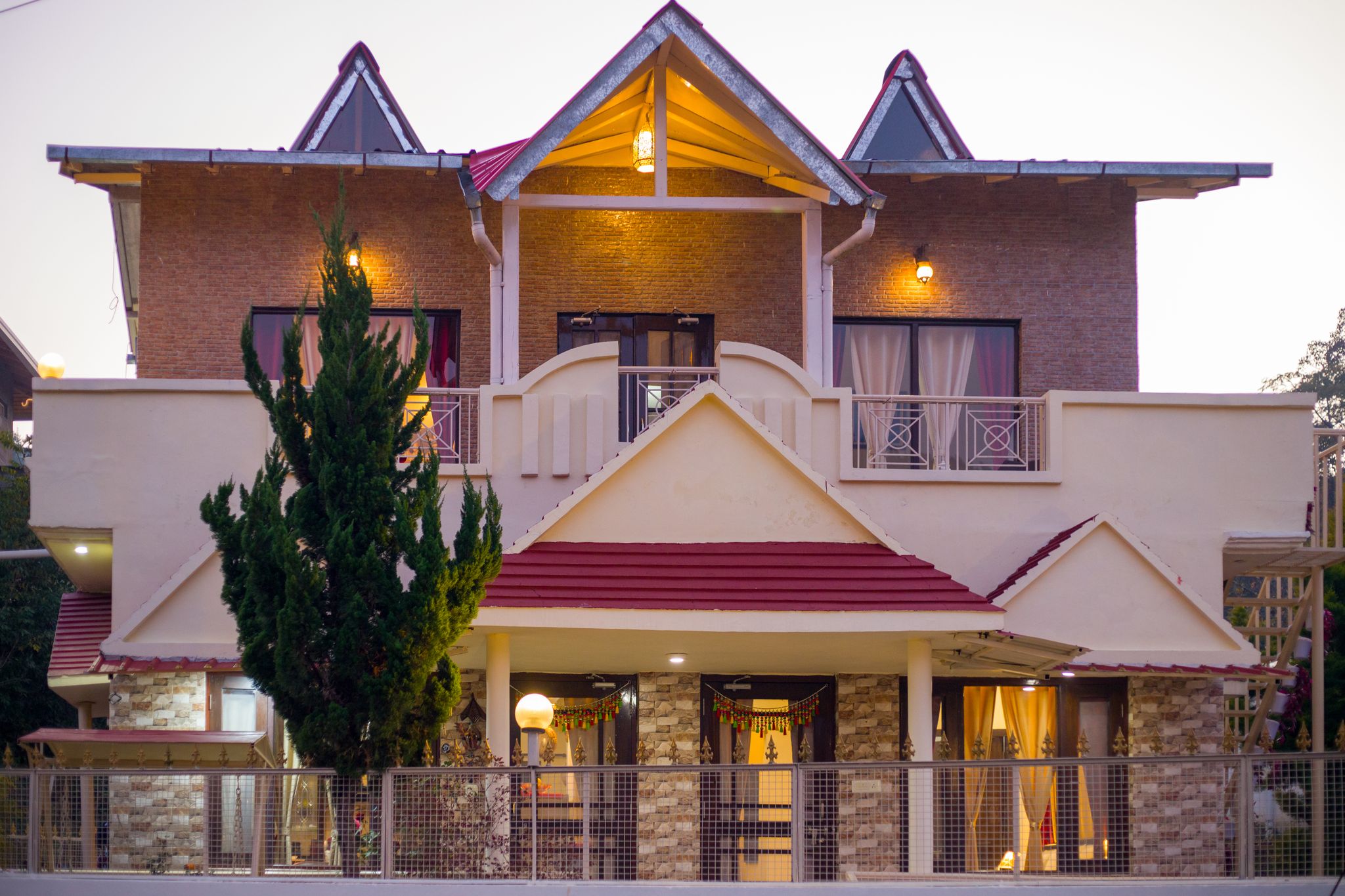 Alaya Stays Cozy Nest - 2 BHK Cottage with Garden, Balcony & Swing