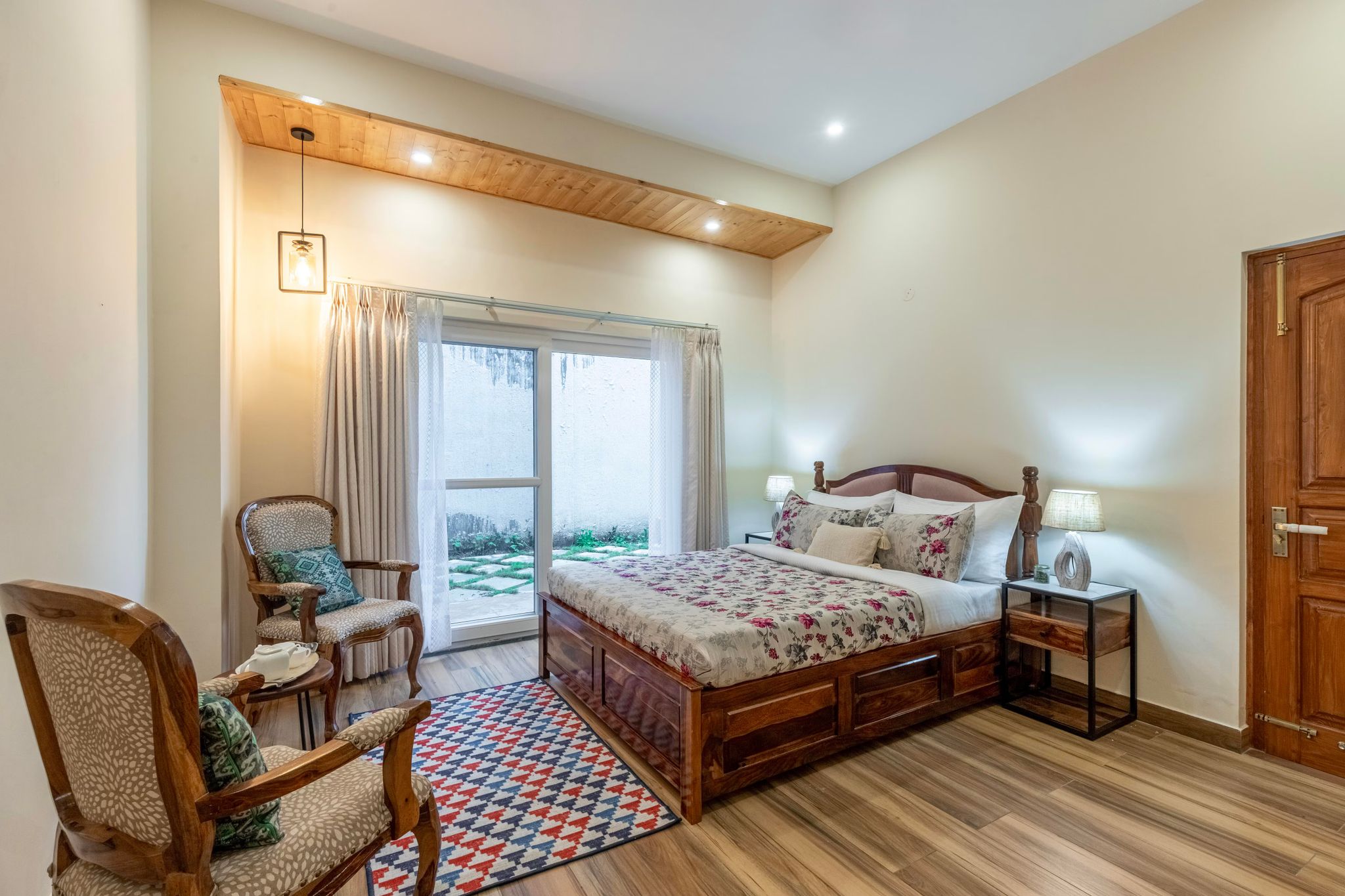 ELIVAAS Goldencrest - 6 BHK Villa Nestled in the Hillside of Kasauli 6 BHK Villa 6