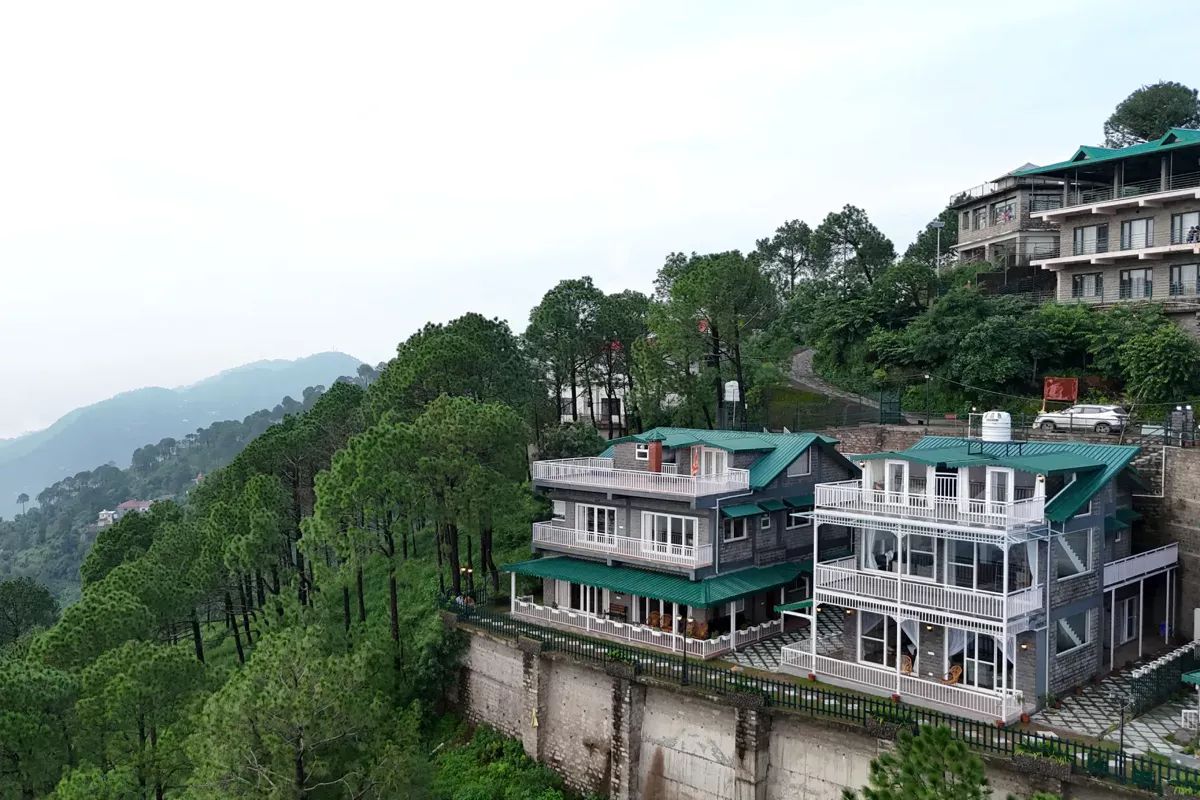 Elivaas Signature Goldencrest - 6 BHK Villa Nestled in the Hillside of Kasauli