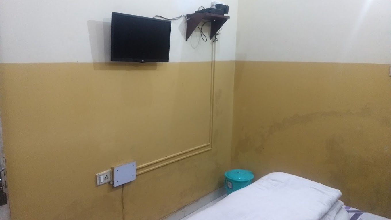 Jagraj Guest House Standard Double Bed AC Room 4
