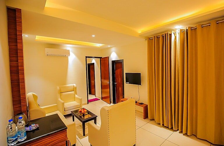 Hotel King's Heritage Suite Room 4