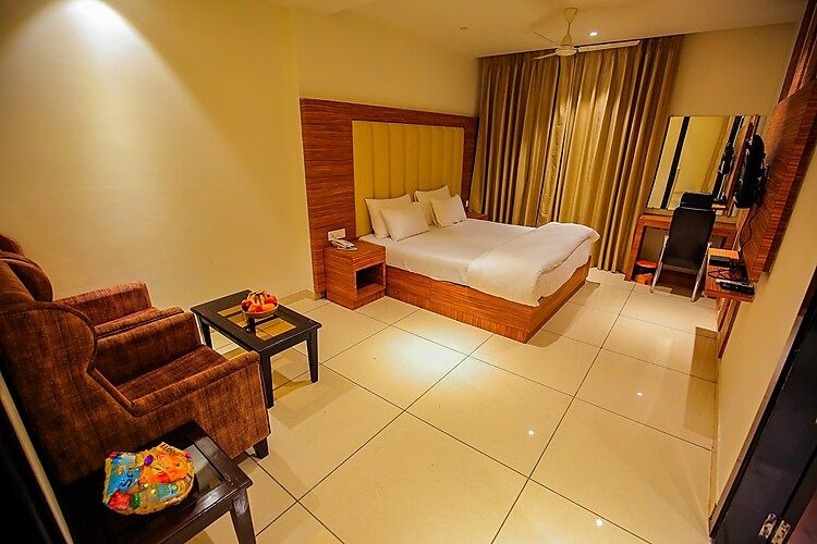 Hotel King's Heritage Suite Room