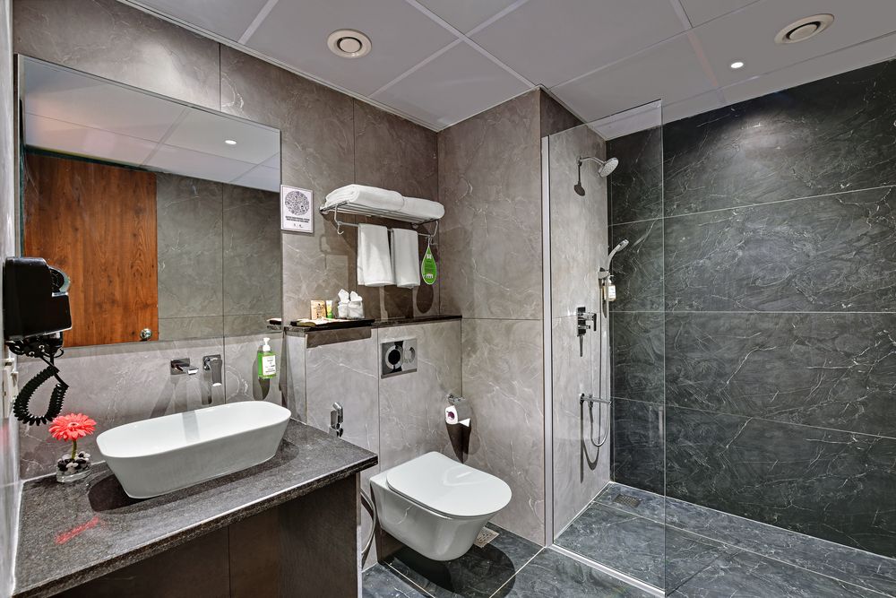 Click Hotel Vista - Kempegowda Airport Premium Room  5