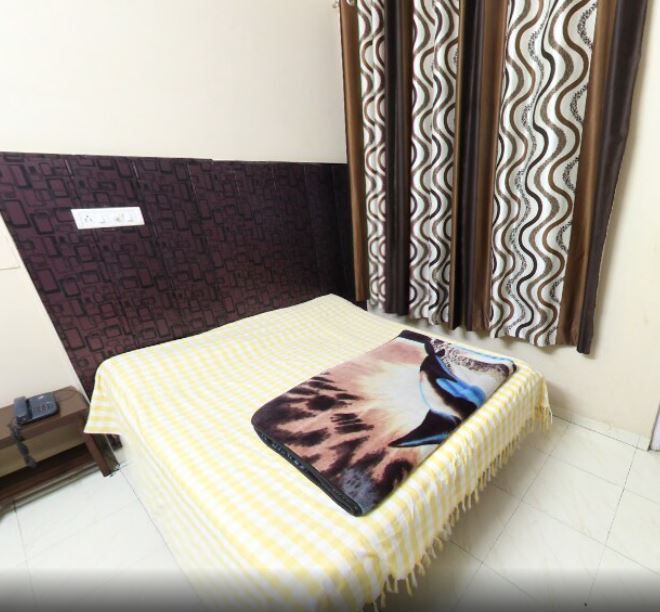 Deluxe Room ( Unmarried Couple not allowed))