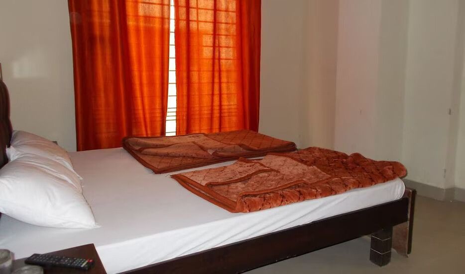 Deluxe Room ( Unmarried Couple not allowed))