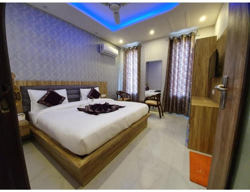 Glass Inn Deluxe Room 3