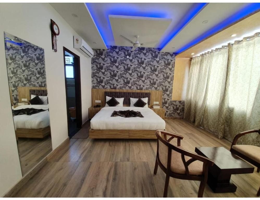 Glass Inn Deluxe Room 5