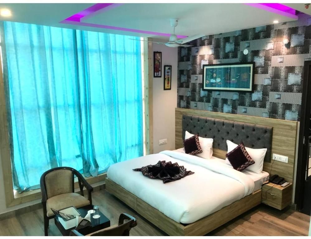 Glass Inn Deluxe Room 2