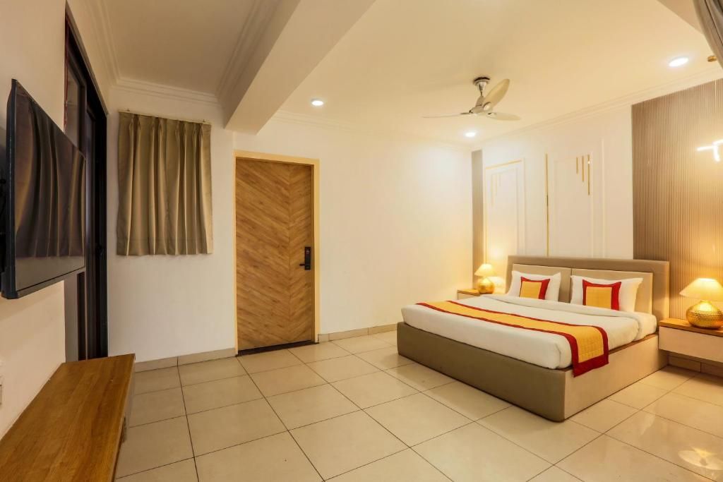 Hotel Emerald Suites and Banquet Deluxe Room 3