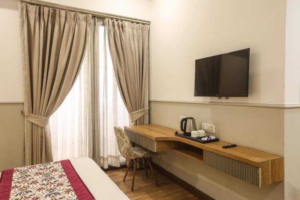 Hotel Emerald Suites and Banquet Deluxe Room 8