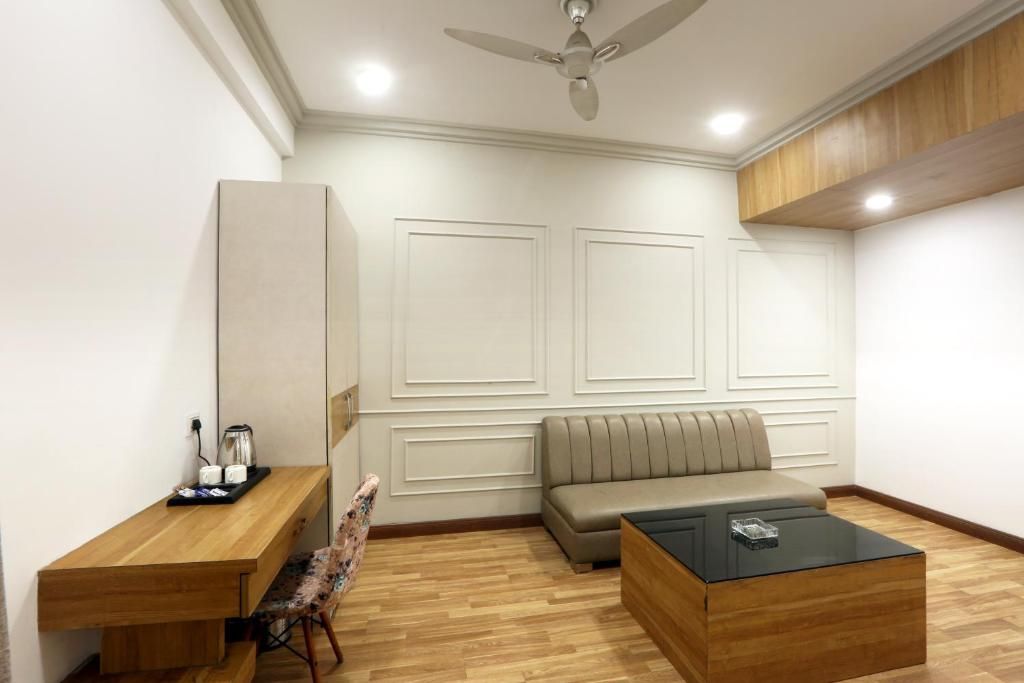 Hotel Emerald Suites and Banquet Deluxe Room 7