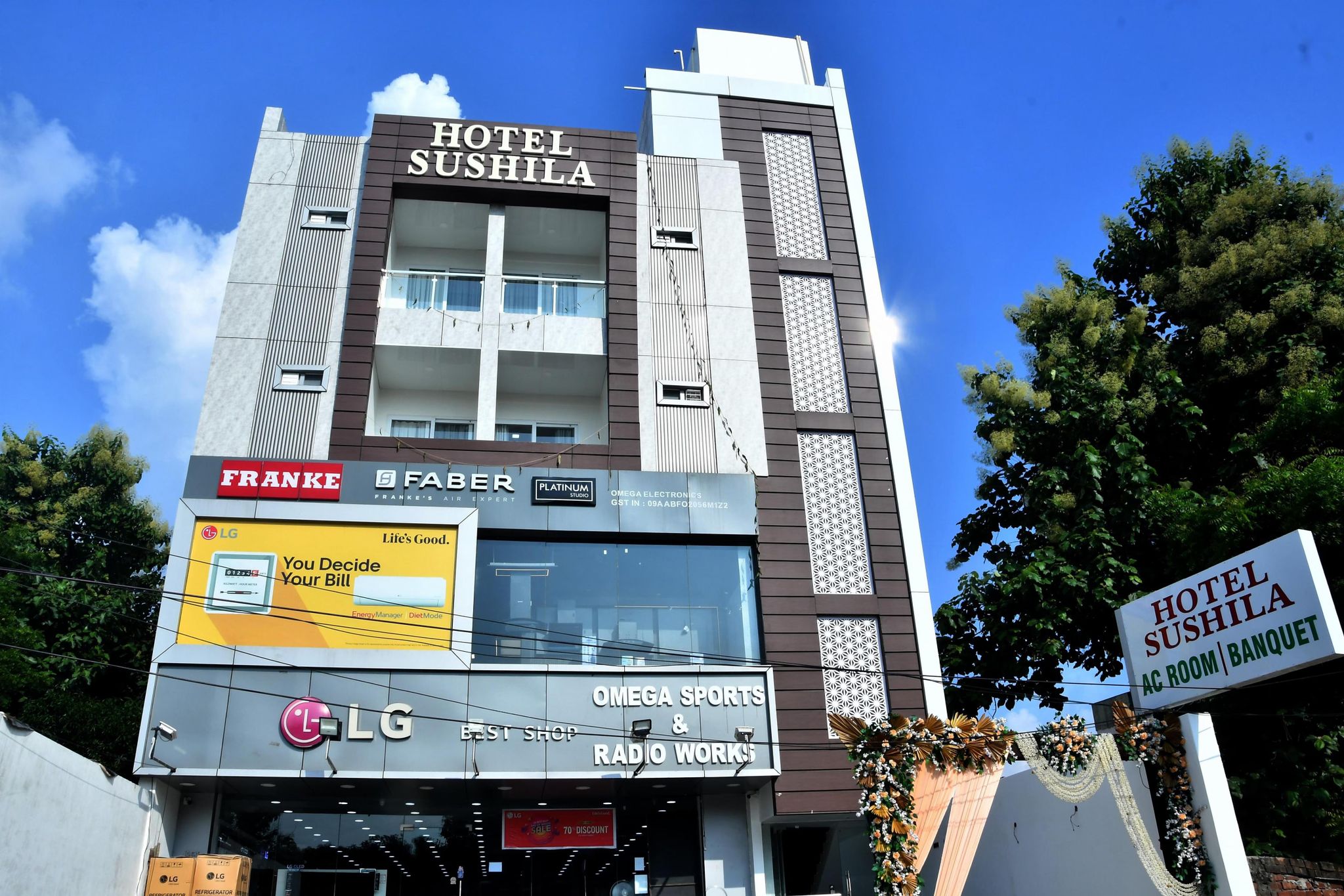 Hotel Sushila & Banquet, Gorakhpur