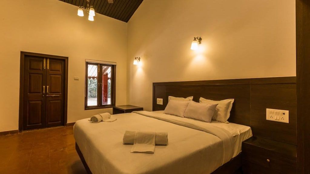 Matheran Green Field Resorts Deluxe AC Room 2