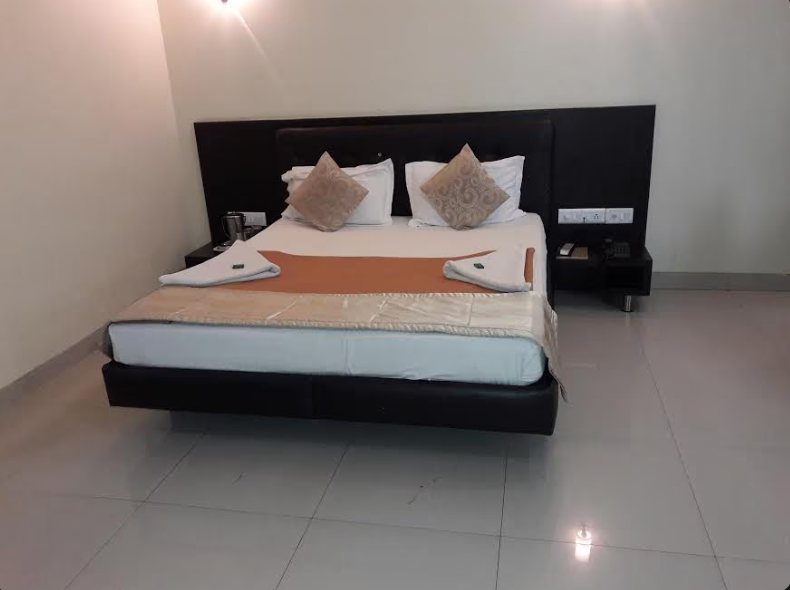 Hotel Western Inn Deluxe AC Room 2