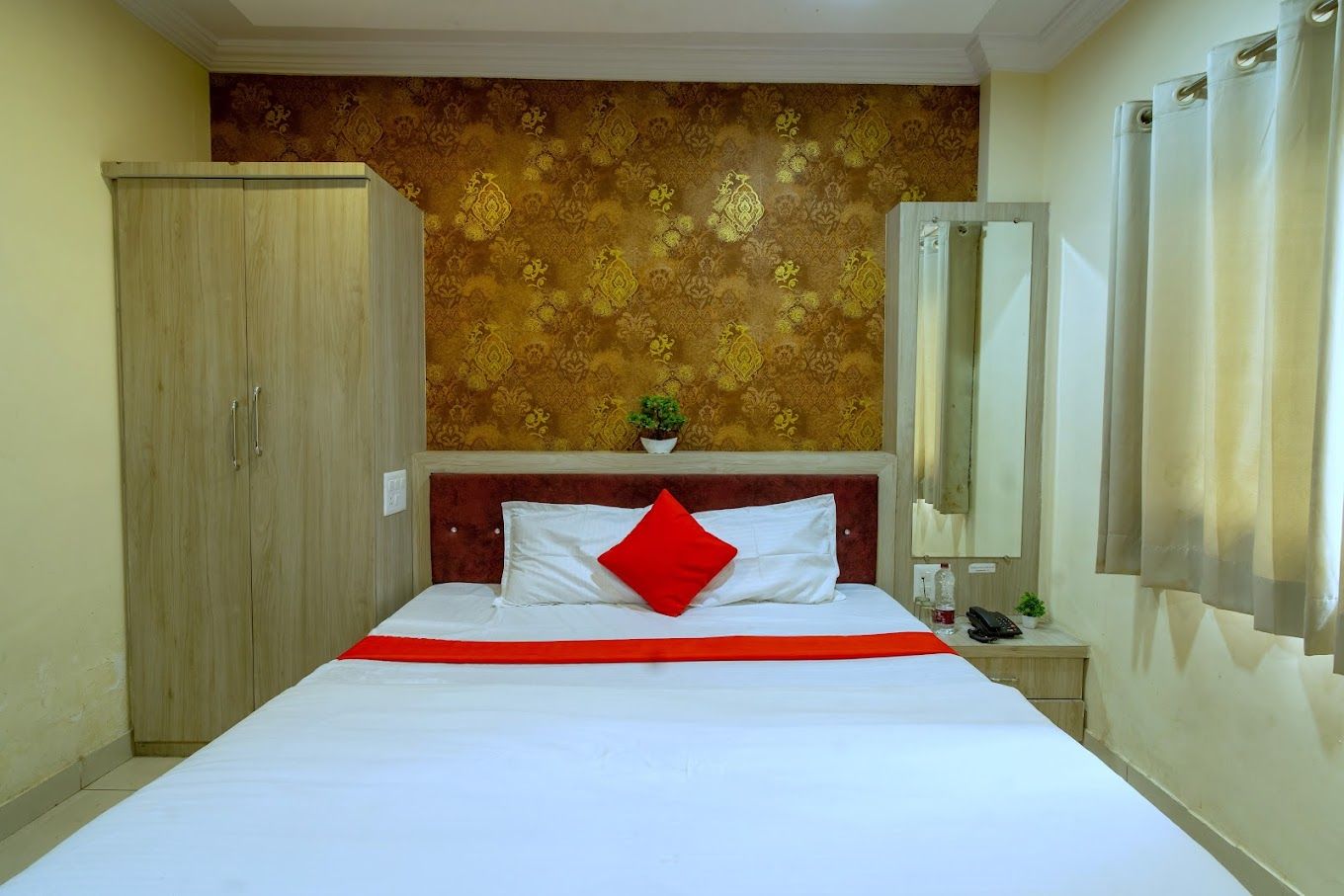 Majestic Hotel And Restro Deluxe room  3