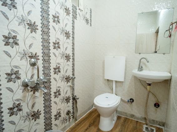 Majestic Hotel And Restro Deluxe room  7