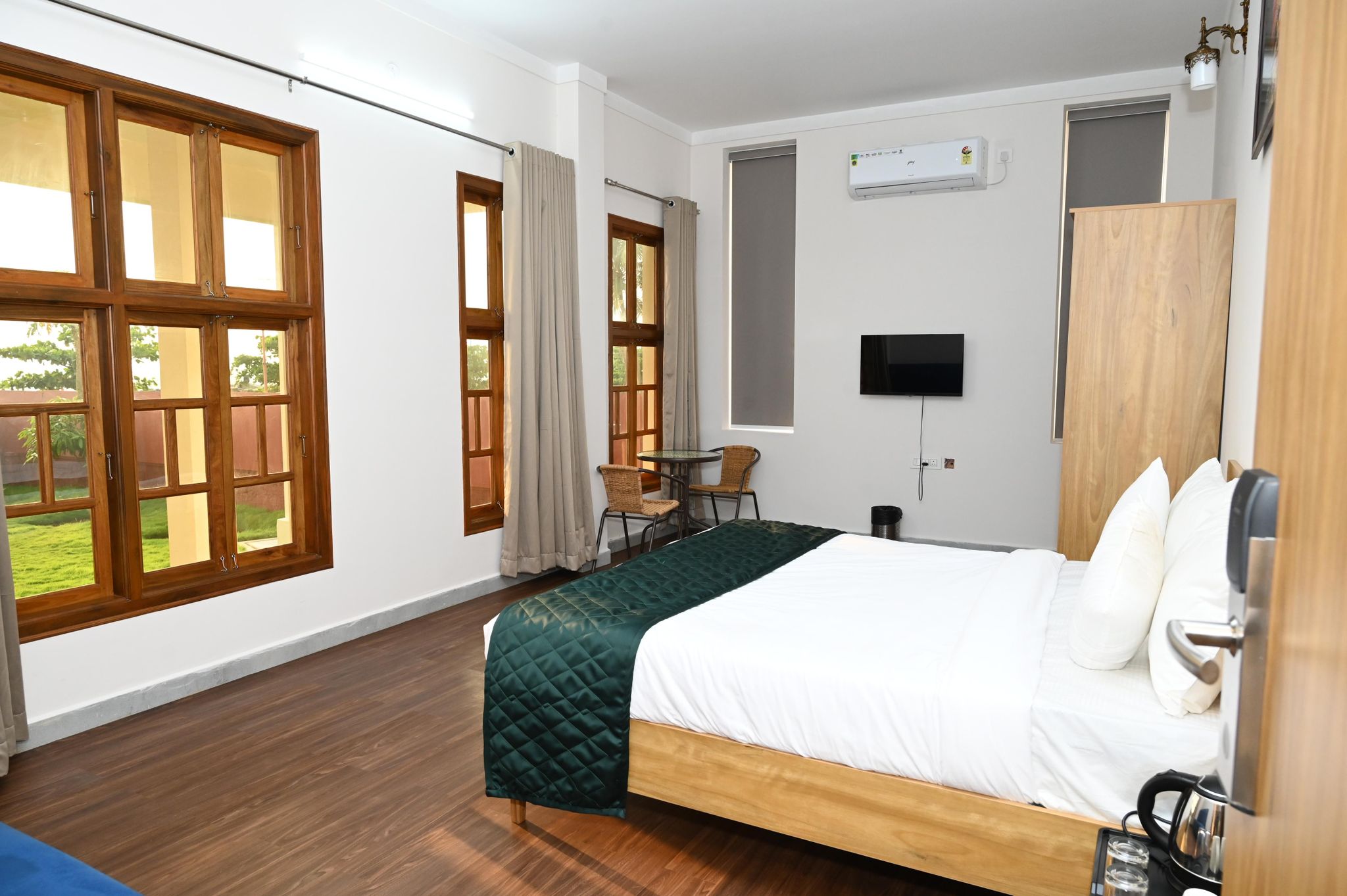 Saroja Villa by Monarch Stays Standard Double Room 3