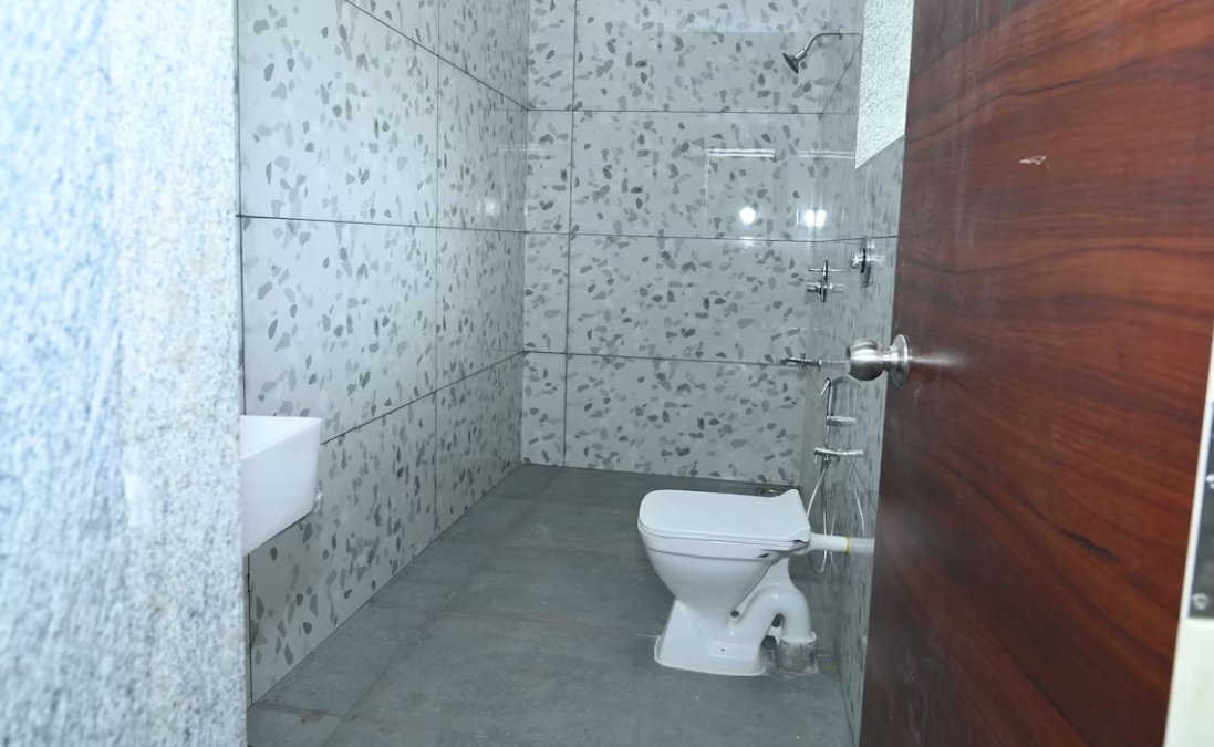 Saroja Villa by Monarch Stays Standard Double Room 4