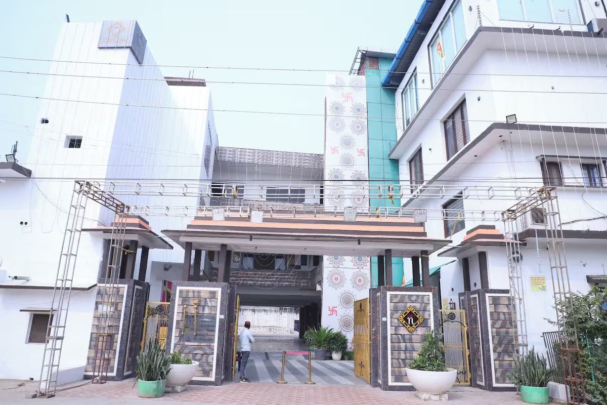 Shri Neha Hotel & Restaurant