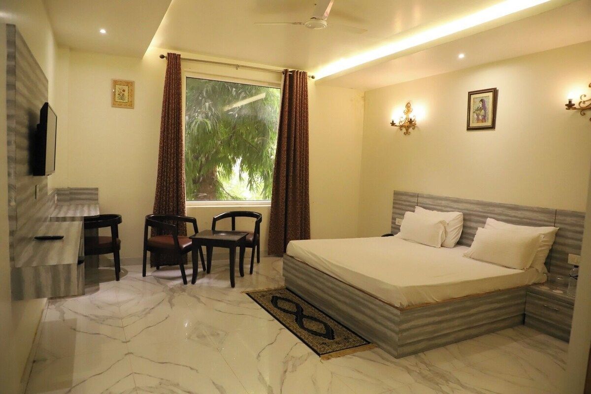 Shri Neha Hotel & Restaurant Super Deluxe Room 2