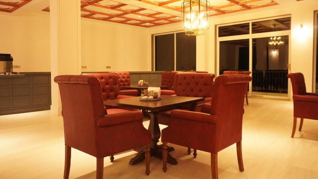 Food & Dining
