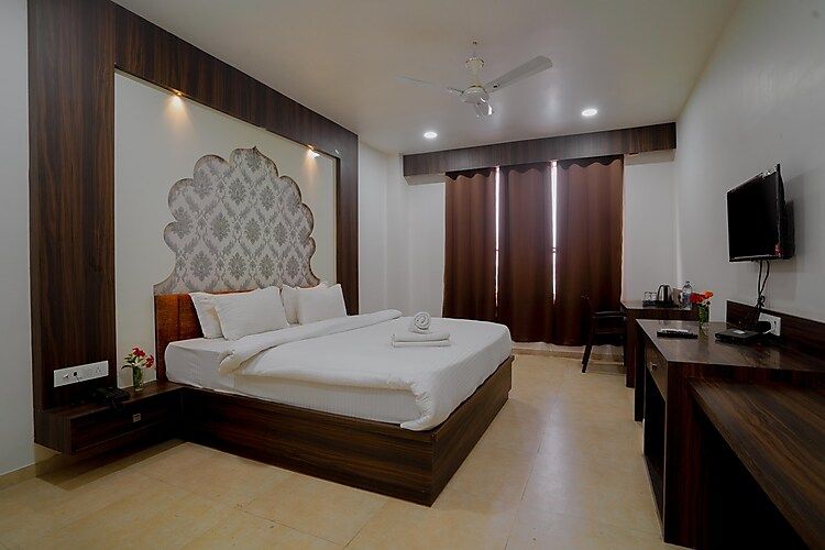 Hotel Airport Plaza Deluxe Room