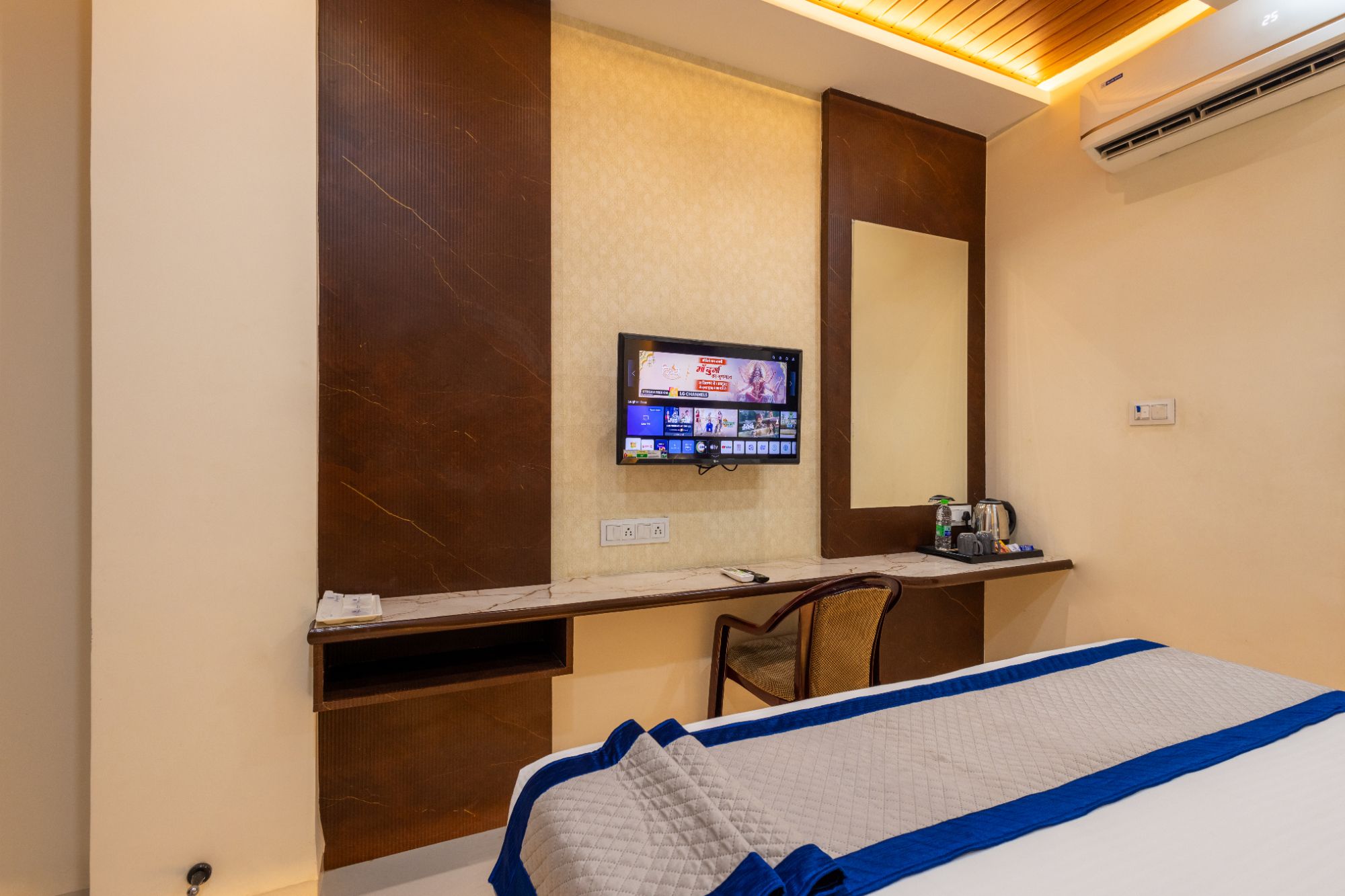 Hotel Pravasa Stay, Dewas Naka Superior Room 5