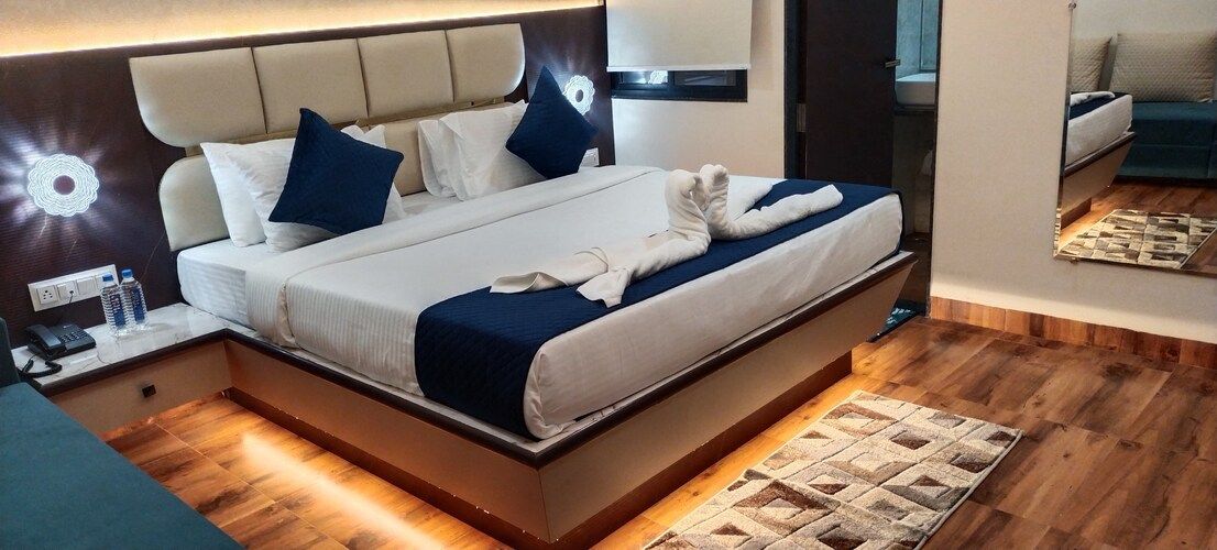 Hotel Pravasa Stay, Dewas Naka Superior Room 2