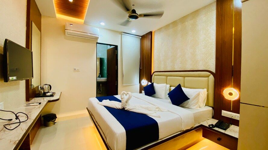 Hotel Pravasa Stay, Dewas Naka Superior Room