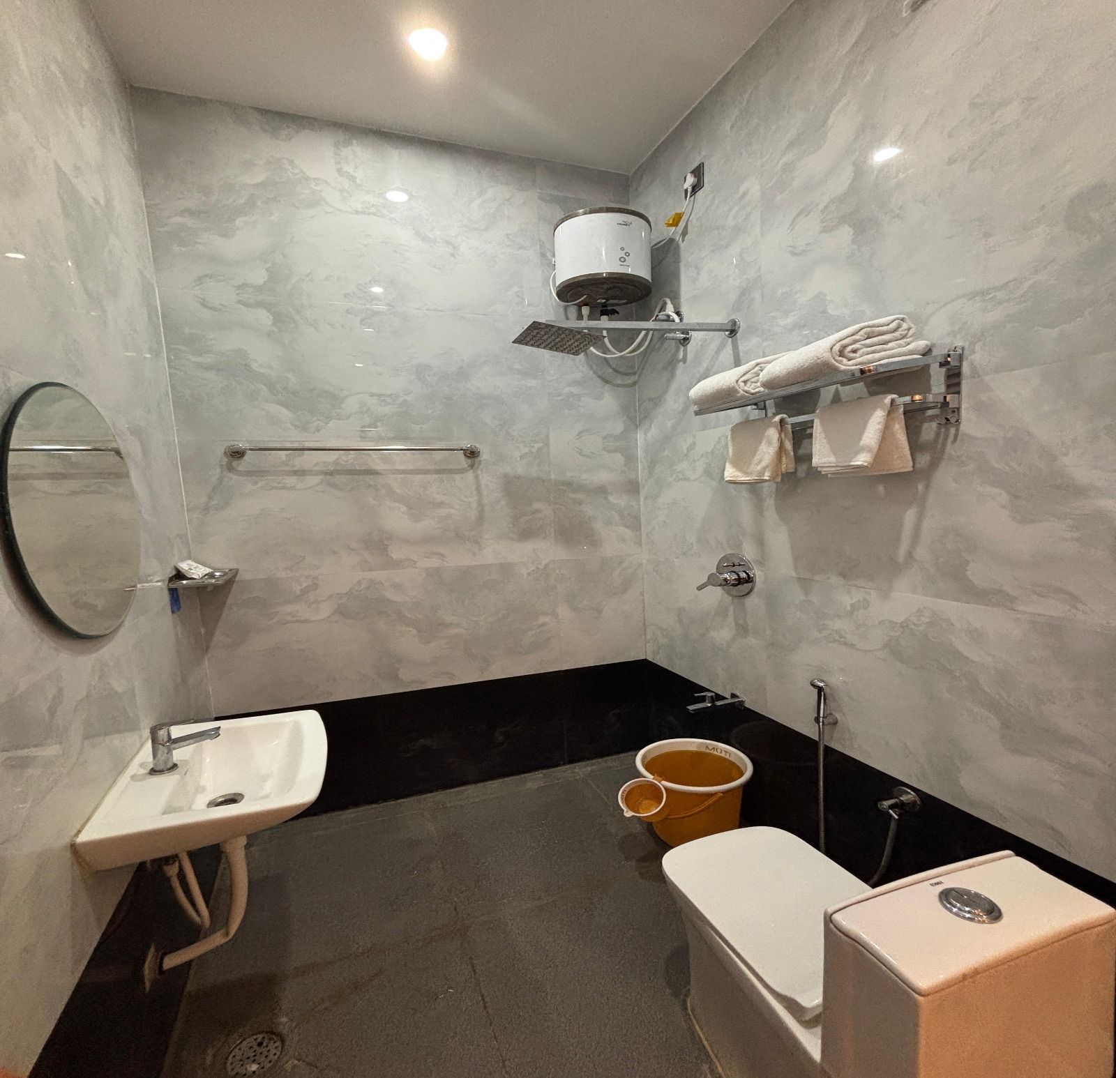 Sun Rays Inn Yercaud Deluxe Room 4