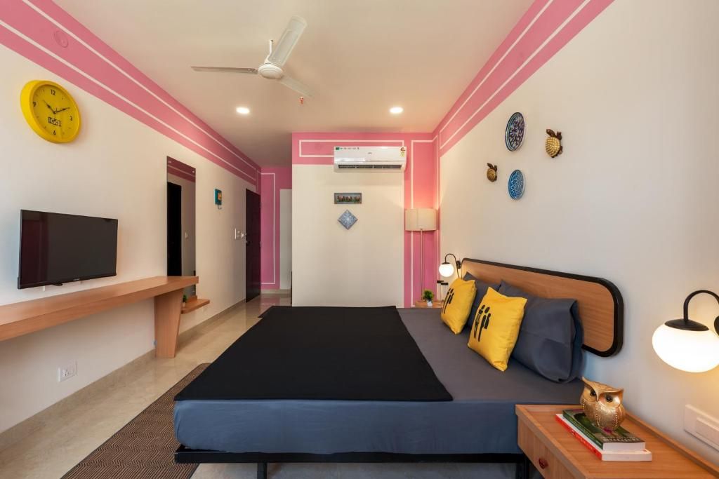 The Hosteller Jaipur, MI Road Superior Double Room with Fort View	