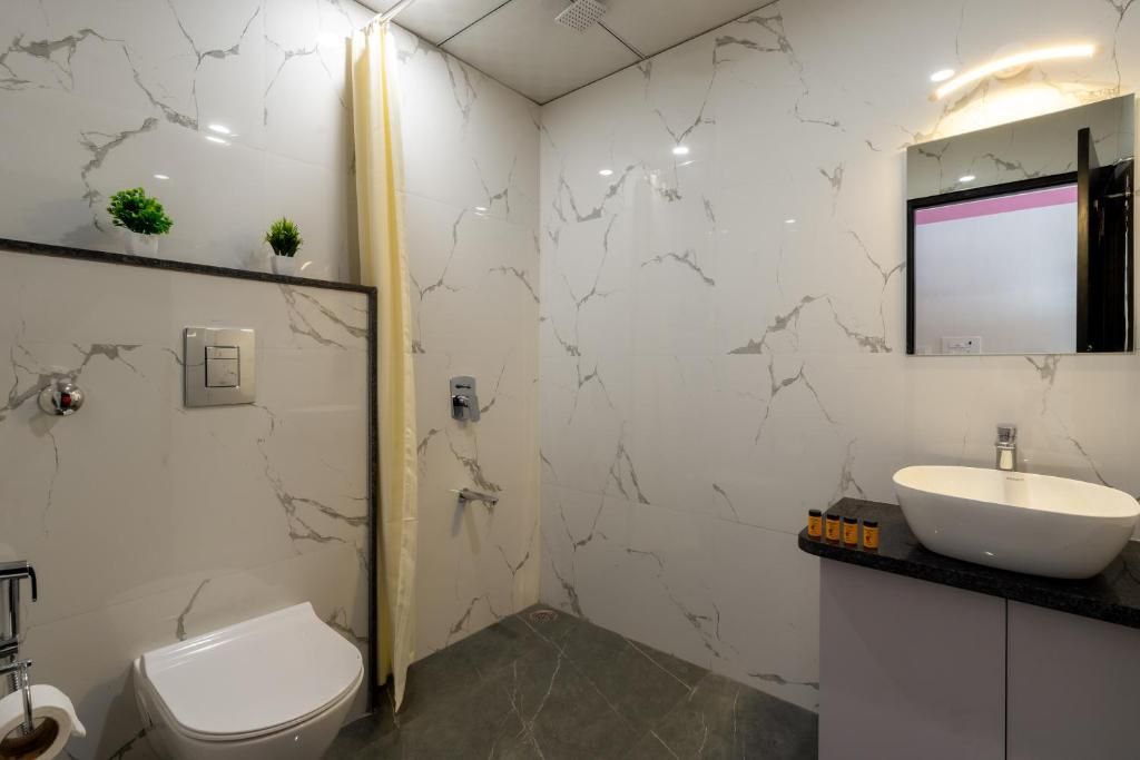 The Hosteller Jaipur, MI Road Superior Double Room with Fort View	 3