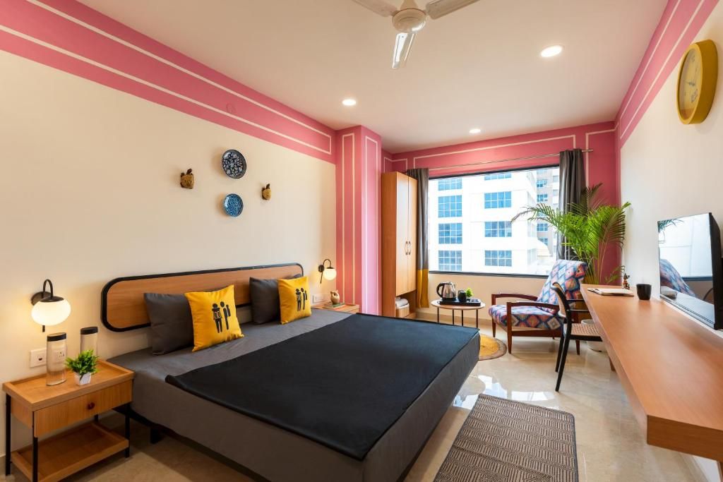 The Hosteller Jaipur, MI Road Superior Double Room with Fort View	 2