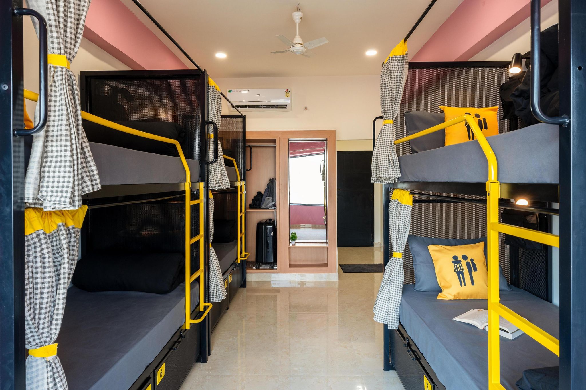Bed in 8 Bed Mixed Dormitory with Fort View