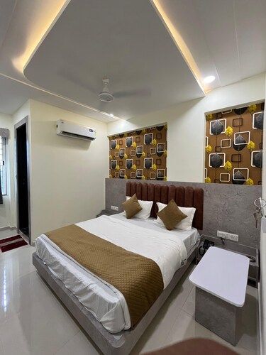 HOTEL BLUE SKY,AHMEDABAD Deluxe Room 3