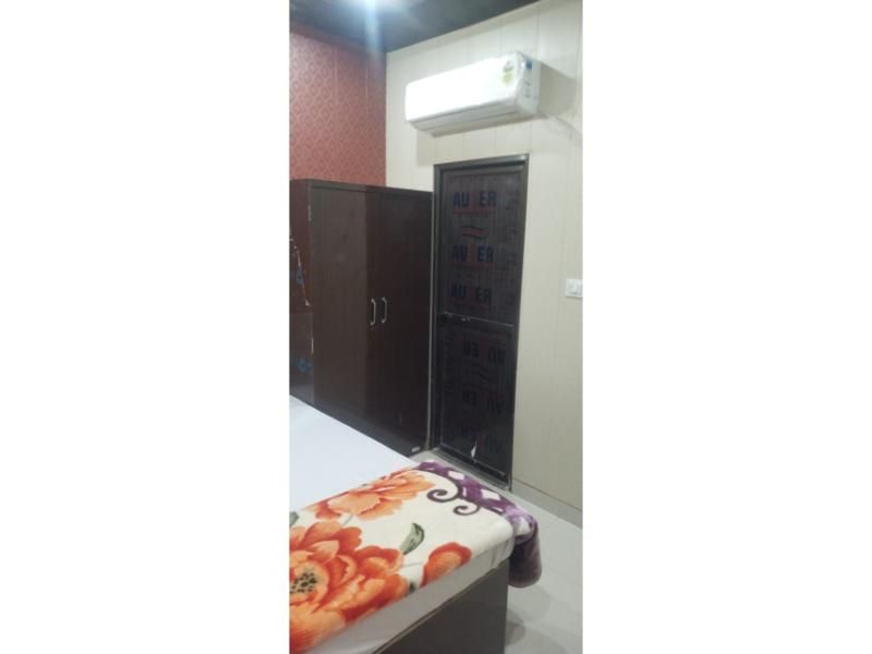  Virendra Palace Guest House Deluxe Room  4