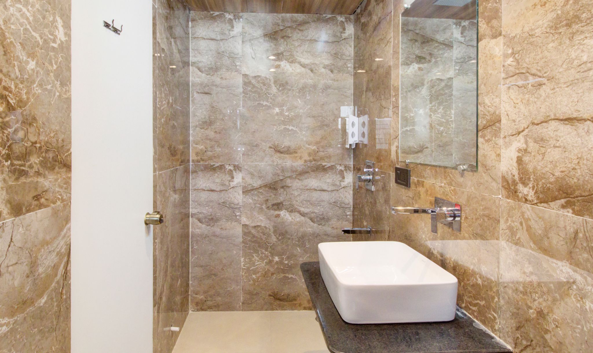 hotel Ashoka Imperial Deluxe Room 6