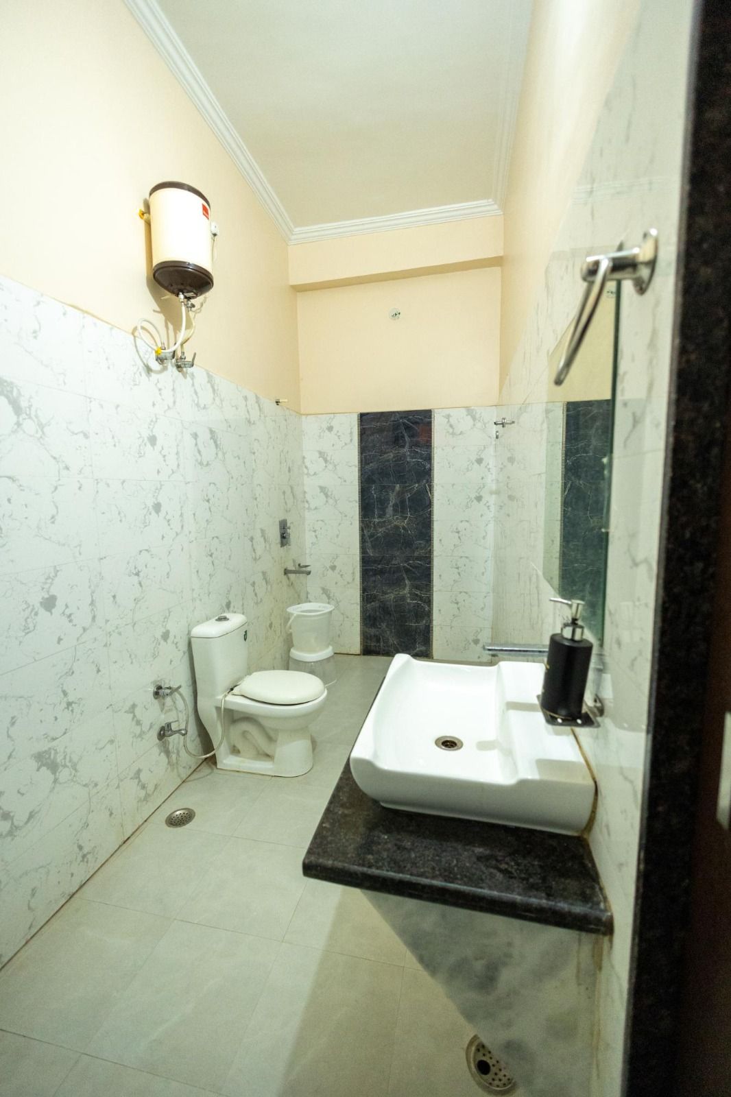 Royal Mansion Lawns Deluxe Room 5