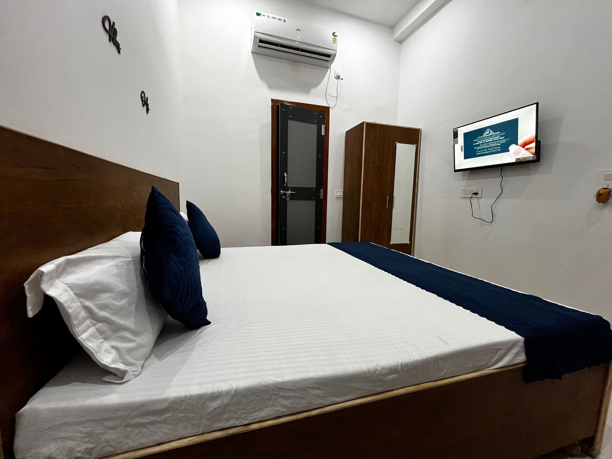 SHREE RADHAVALLABH PALACE Standard Room 5