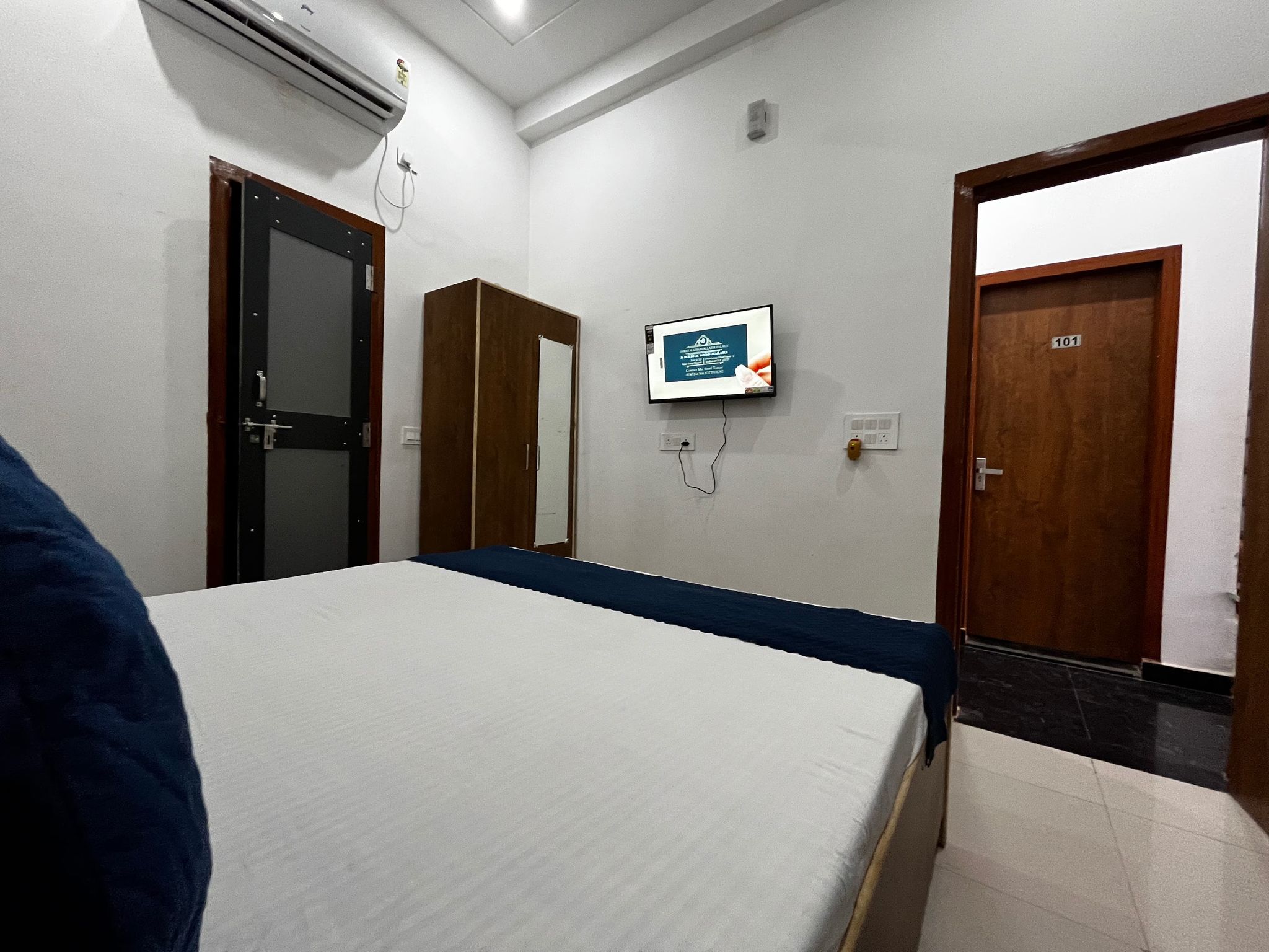 SHREE RADHAVALLABH PALACE Standard Room 4