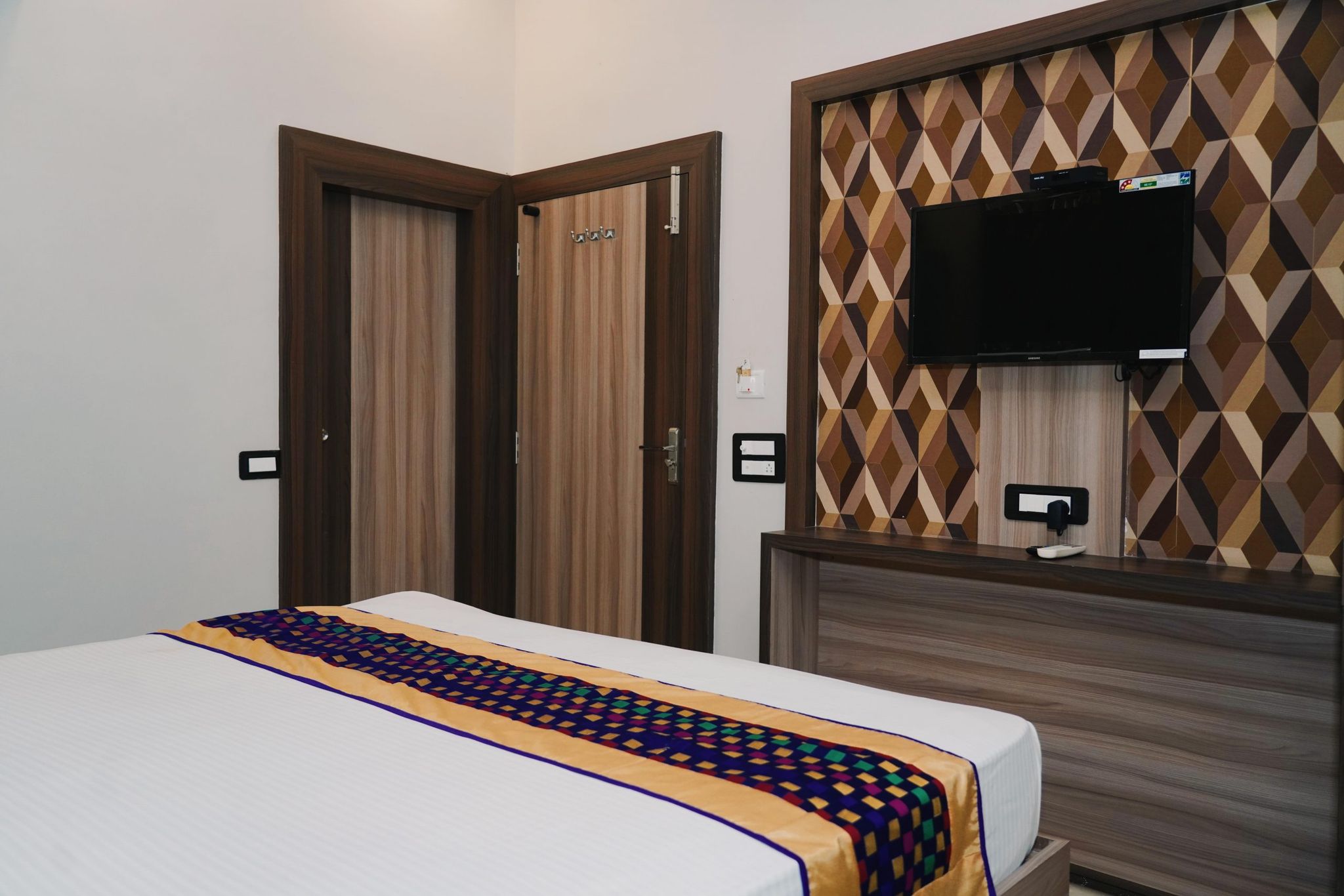 Palm Tree Inn Deluxe Room 2