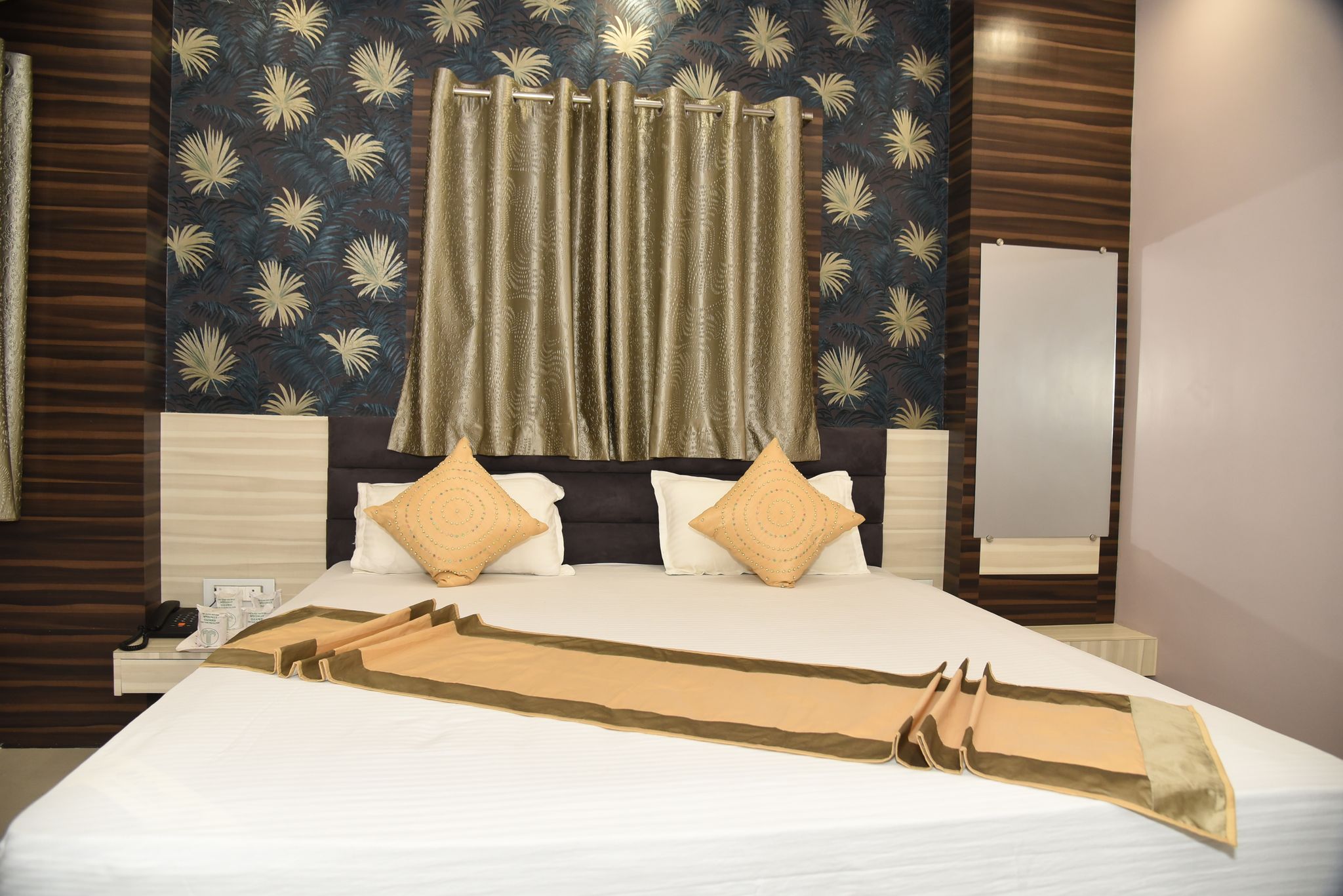 Palm Tree Inn Deluxe Room 4