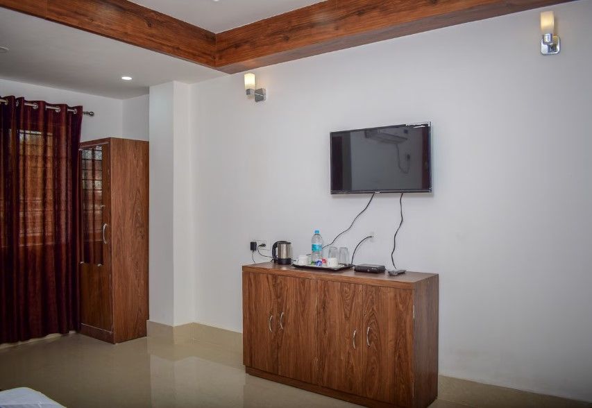 HOTEL TLB PALACE EXECUTIVE SEMI 3