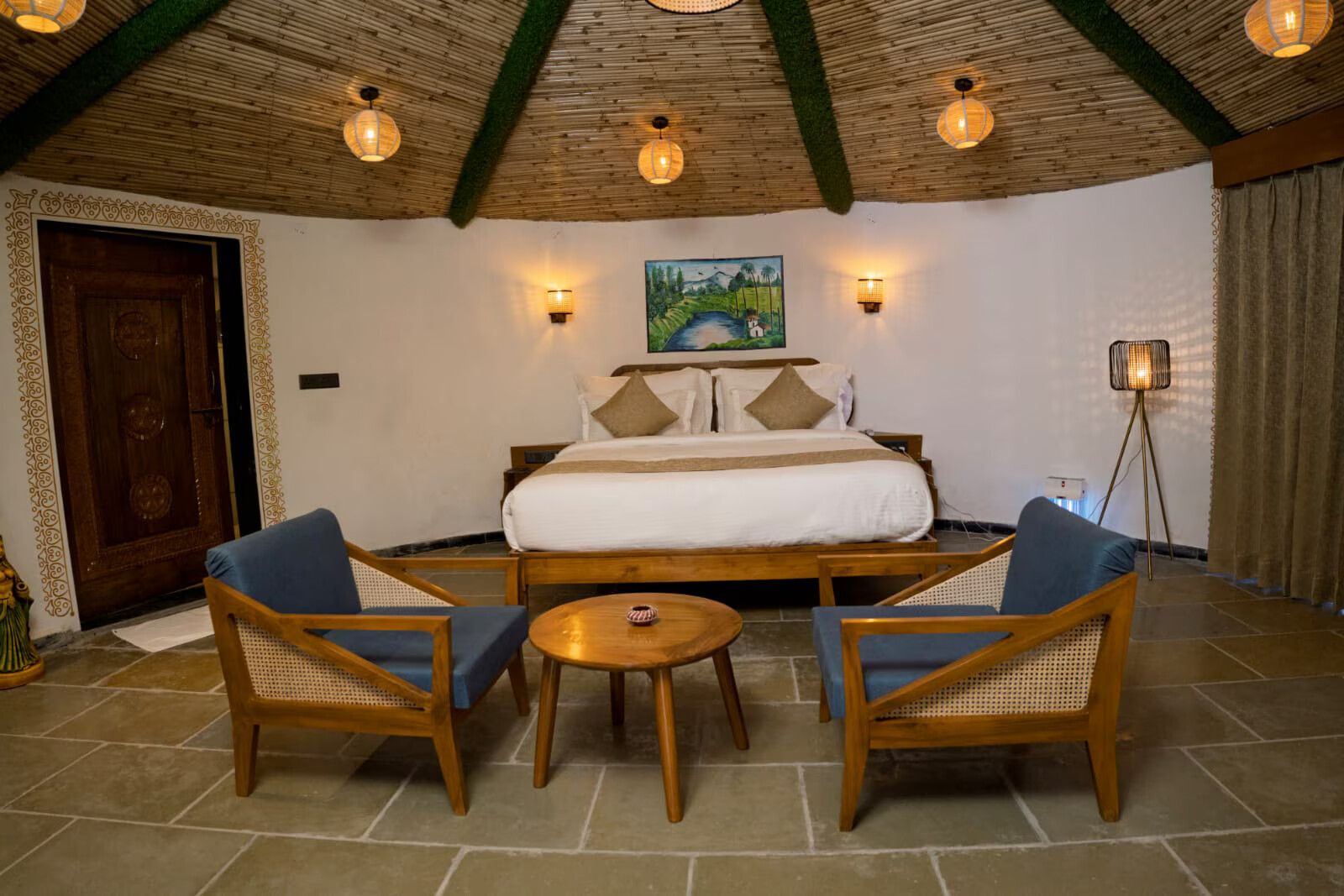 Nature Hut with Pool Room