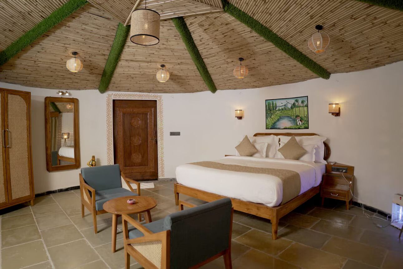 Nature Hut with Pool Room