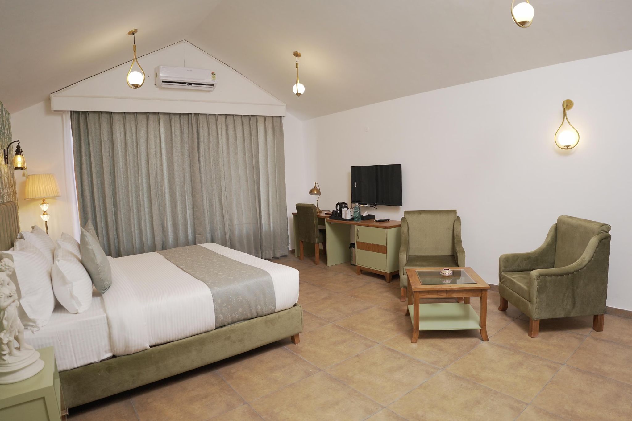 Yadu Luxury Room