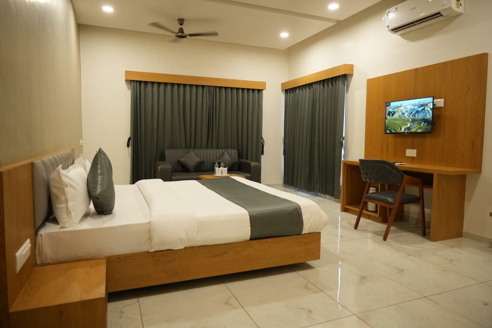 Hotel Amrut Inn Somnath Deluxe Double Bed 2