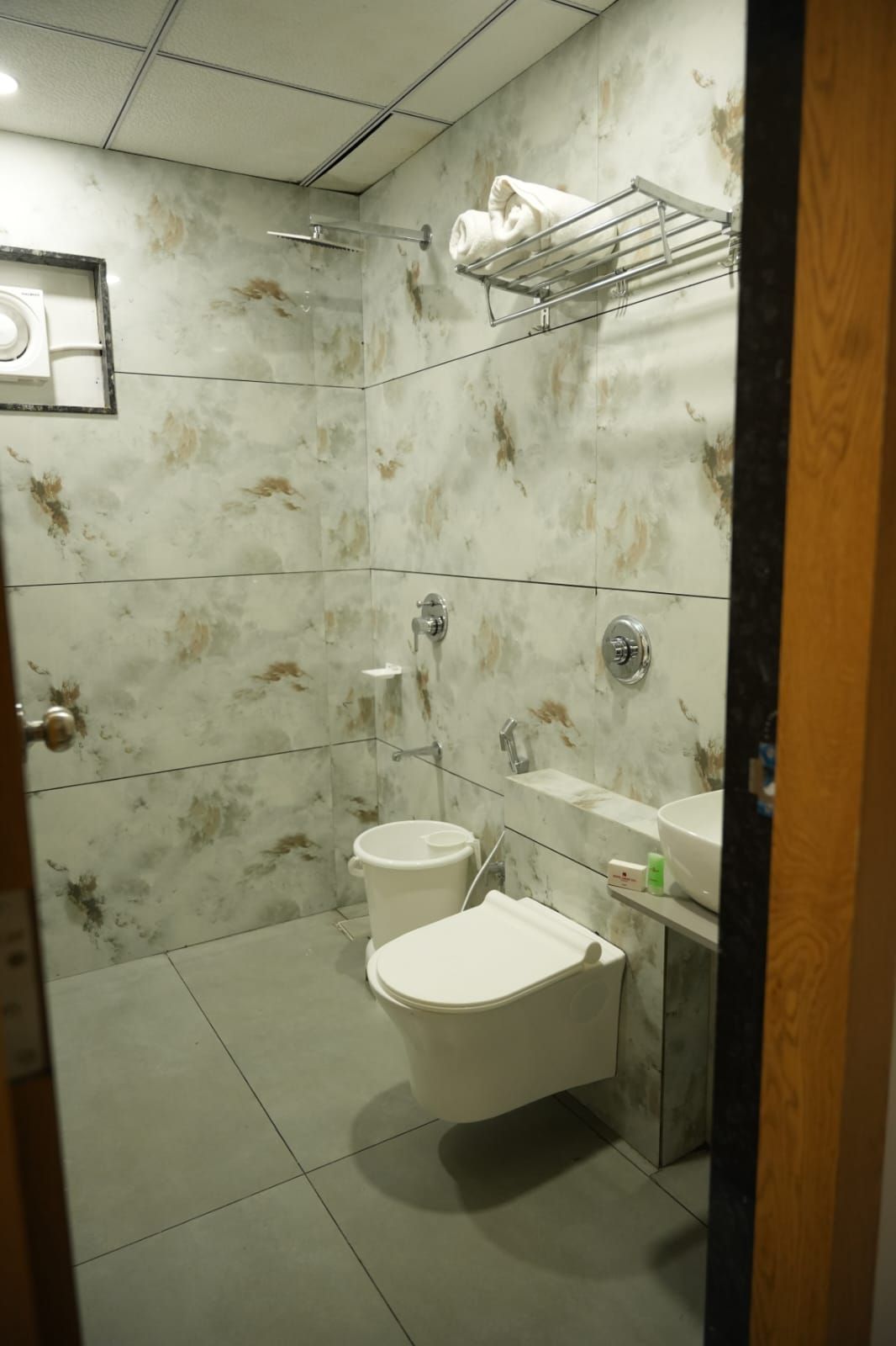 Hotel Amrut Inn Somnath Deluxe Double Bed 3