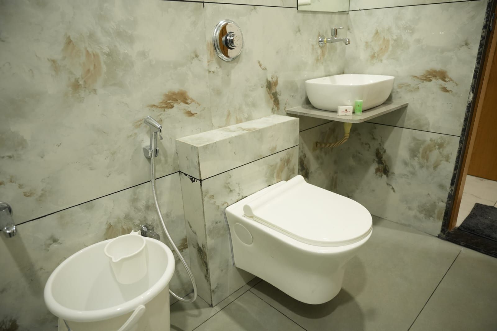 Hotel Amrut Inn Somnath Deluxe Triple Bed 2